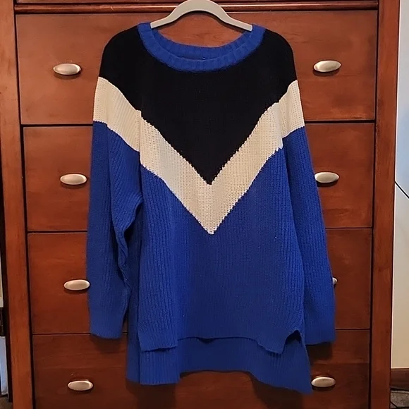 Express Oversized Sweater Sz. M - Picture 3 of 3